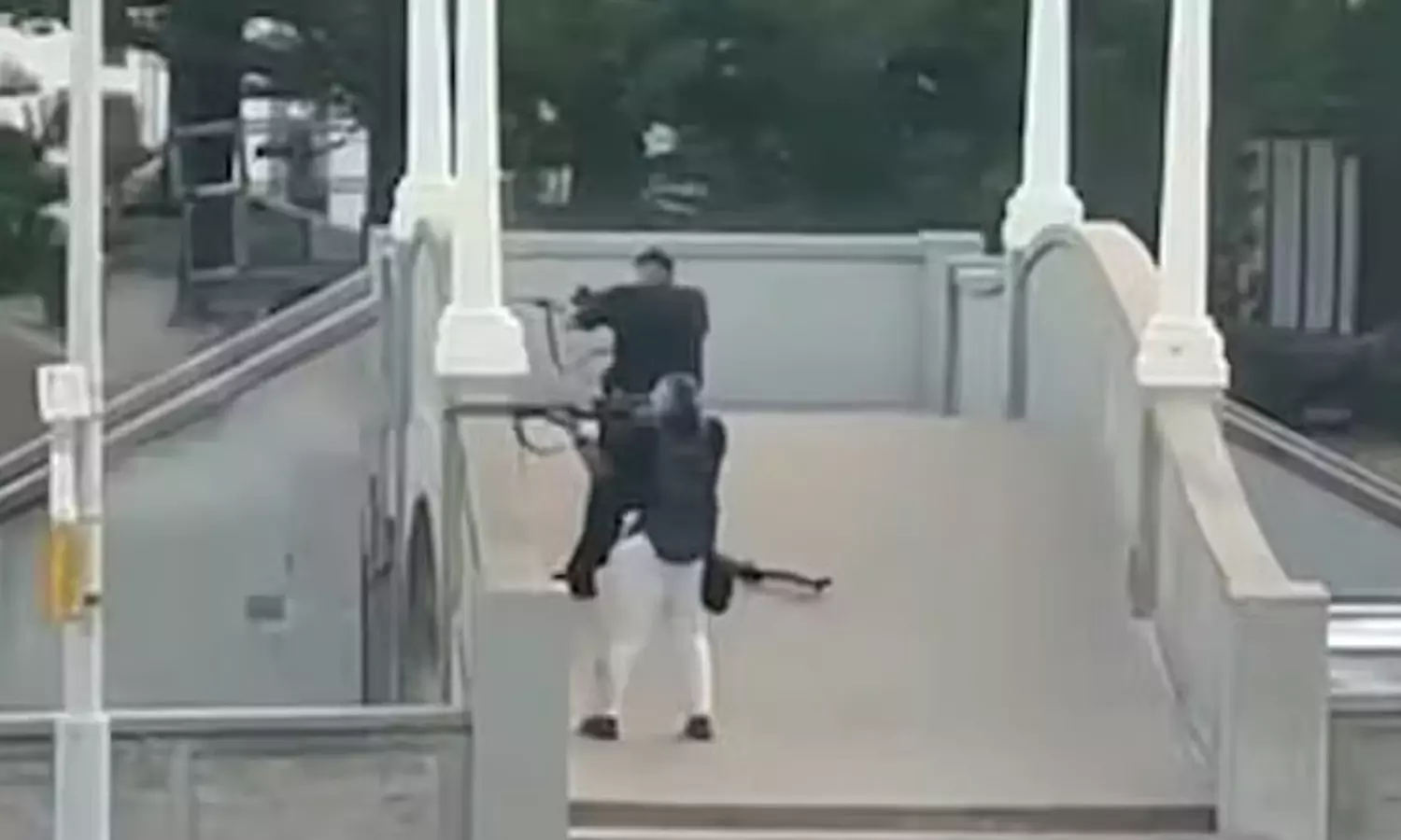 భారత్ పాస్ పోర్టుతో బోండీ బీచ్ షూటర్... హైదరాబాద్ తో కనెక్షన్ ఇదే..! భారత్ పాస్ పోర్టుతో బోండీ బీచ్ షూటర్... హైదరాబాద్ తో కనెక్షన్ ఇదే..!