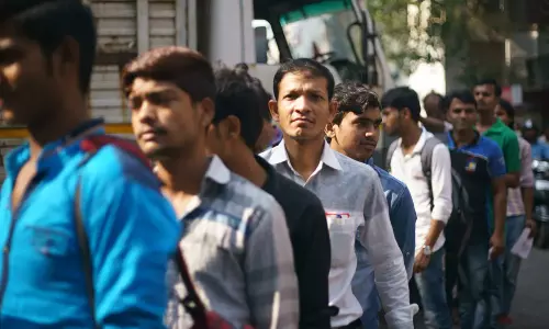 దేశంలో నిరుద్యోగ రేటు తగ్గిందా? దేనికి సంకేతం?