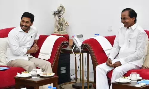 వీక్ పాయింట్స్ పట్టేశారా... ఒకే టైం లో కేసీఅర్...జగన్ వీక్ పాయింట్స్ పట్టేశారా... ఒకే టైం లో కేసీఅర్...జగన్