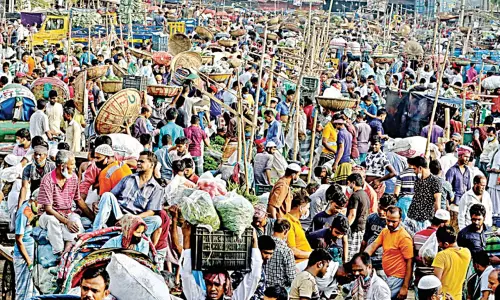 ఎకనామిక్ ఇన్ ఇక్వాలిటీ రిపోర్ట్ లో సంచలన విషయాలు.. దేశ సంపద అంతా వారి చేతుల్లోనే..