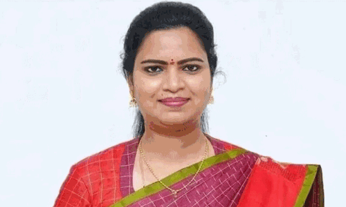 టీడీపీతో స్టార్ట్... వైసీపీలో వెలిగి జనసేనలోకి ?