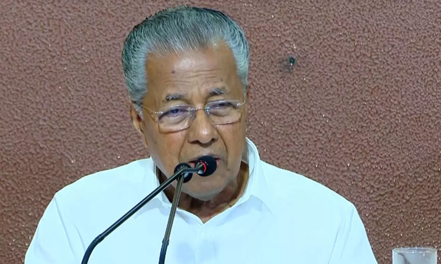 సెన్సార్ బోర్డుతో కేరళ సీఎం ఢీ.. సొంతంగా సినిమాల రిలీజ్! సెన్సార్ బోర్డుతో కేరళ సీఎం ఢీ.. సొంతంగా సినిమాల రిలీజ్!