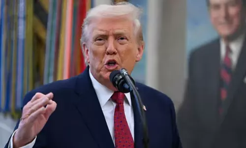 అమెరికాలోకి రాకుండా ట్రంప్ అడ్డంగా నిలబడుతున్నాడే?