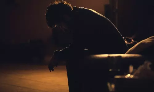 భార్య స్కూటీకి జీపీఎస్.. హోటల్ లో ఆ సీన్ చూసి భర్త గుండెలు పగిలాయి..