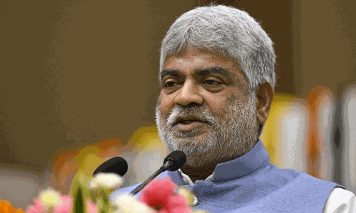 ఆ ఐదుగురు బీఆర్ ఎస్‌లోనే: స్పీక‌ర్ కీల‌క ఉత్త‌ర్వులు