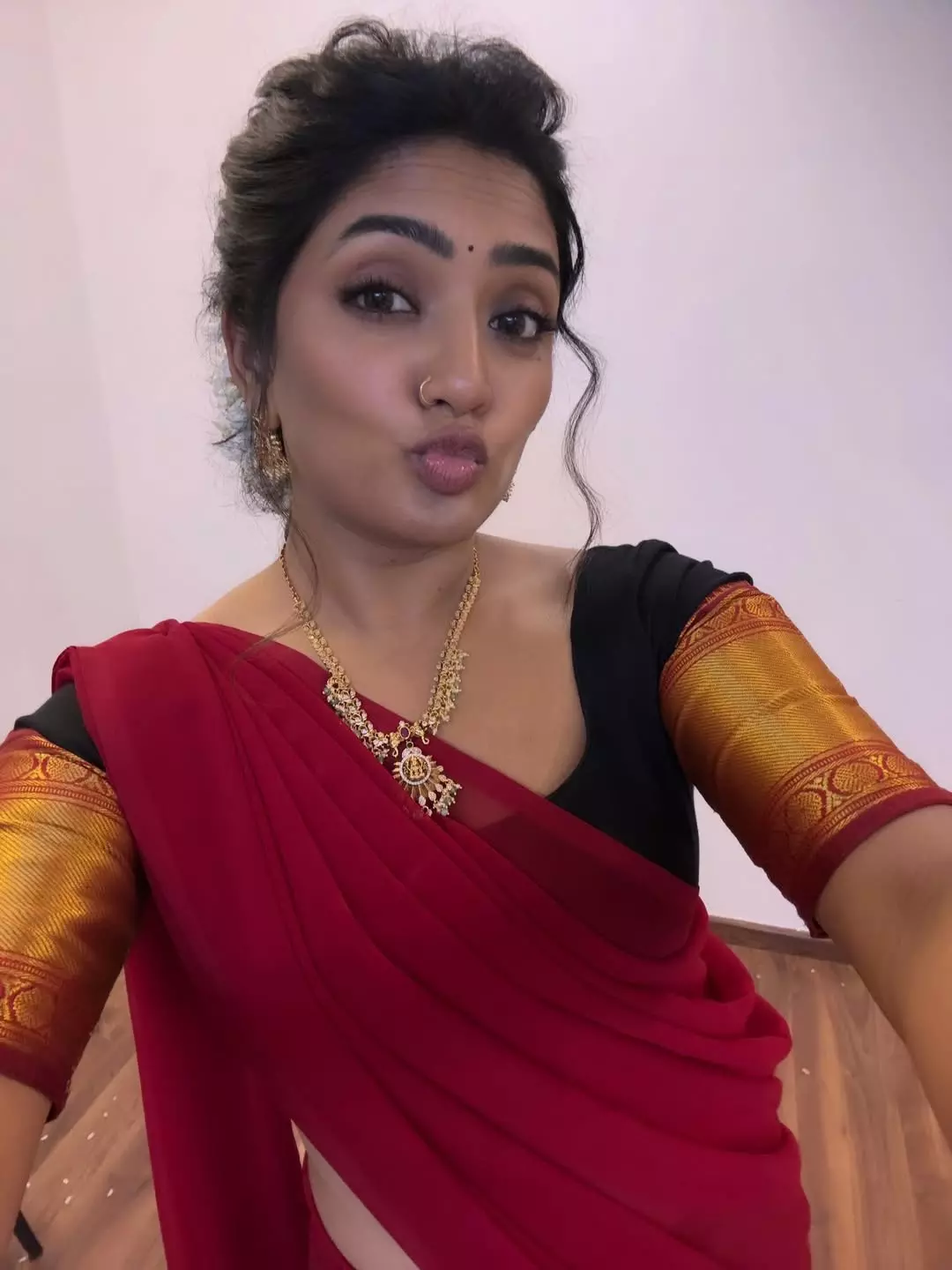 Eesha Rebba Drops New Photos 3 Roses Vibe Eesha Rebba Drops New Photos 3 Roses Vibe