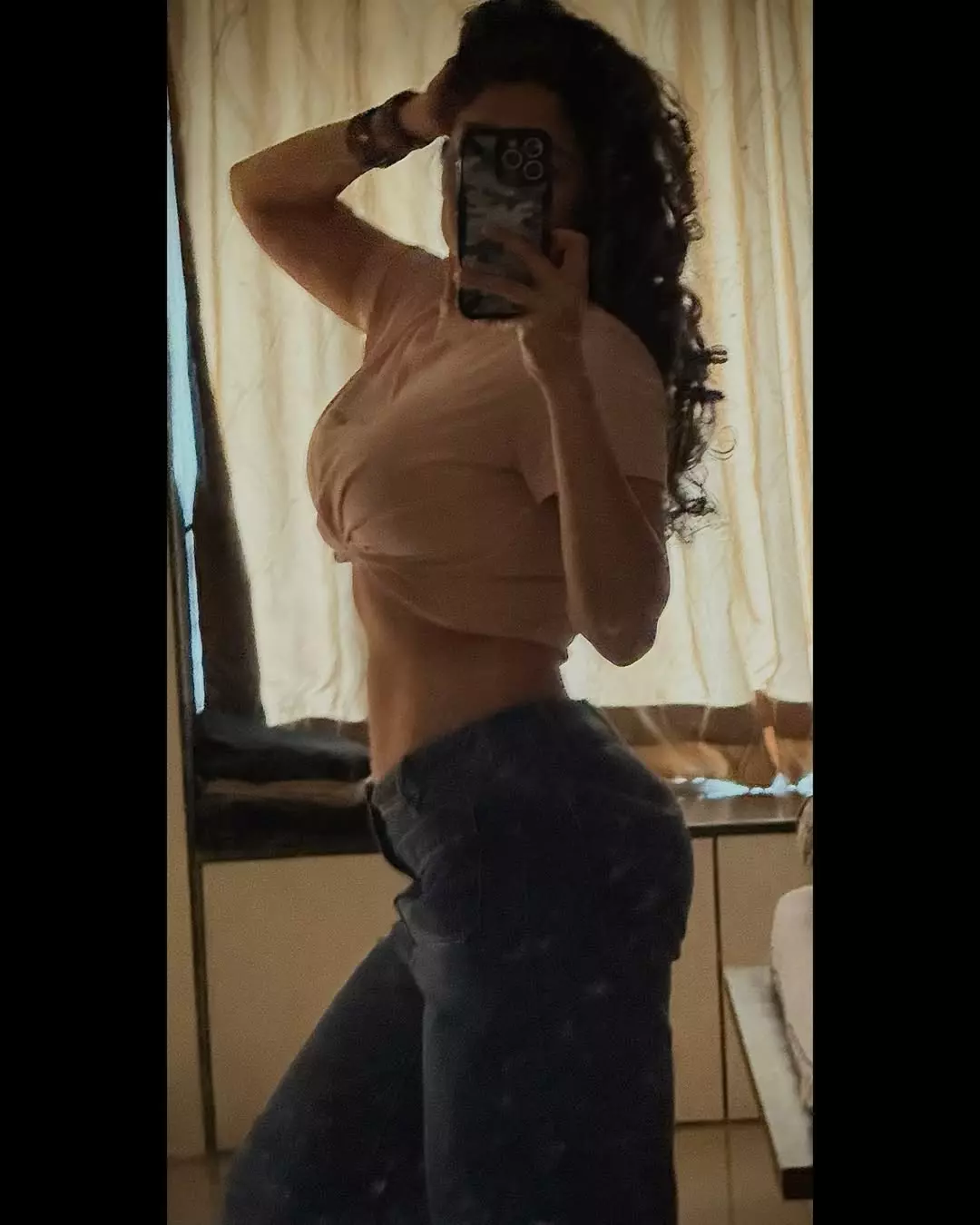 Ritika Singh stuns in mirror selfie with confident body positive glow Ritika Singh stuns in mirror selfie with confident body positive glow