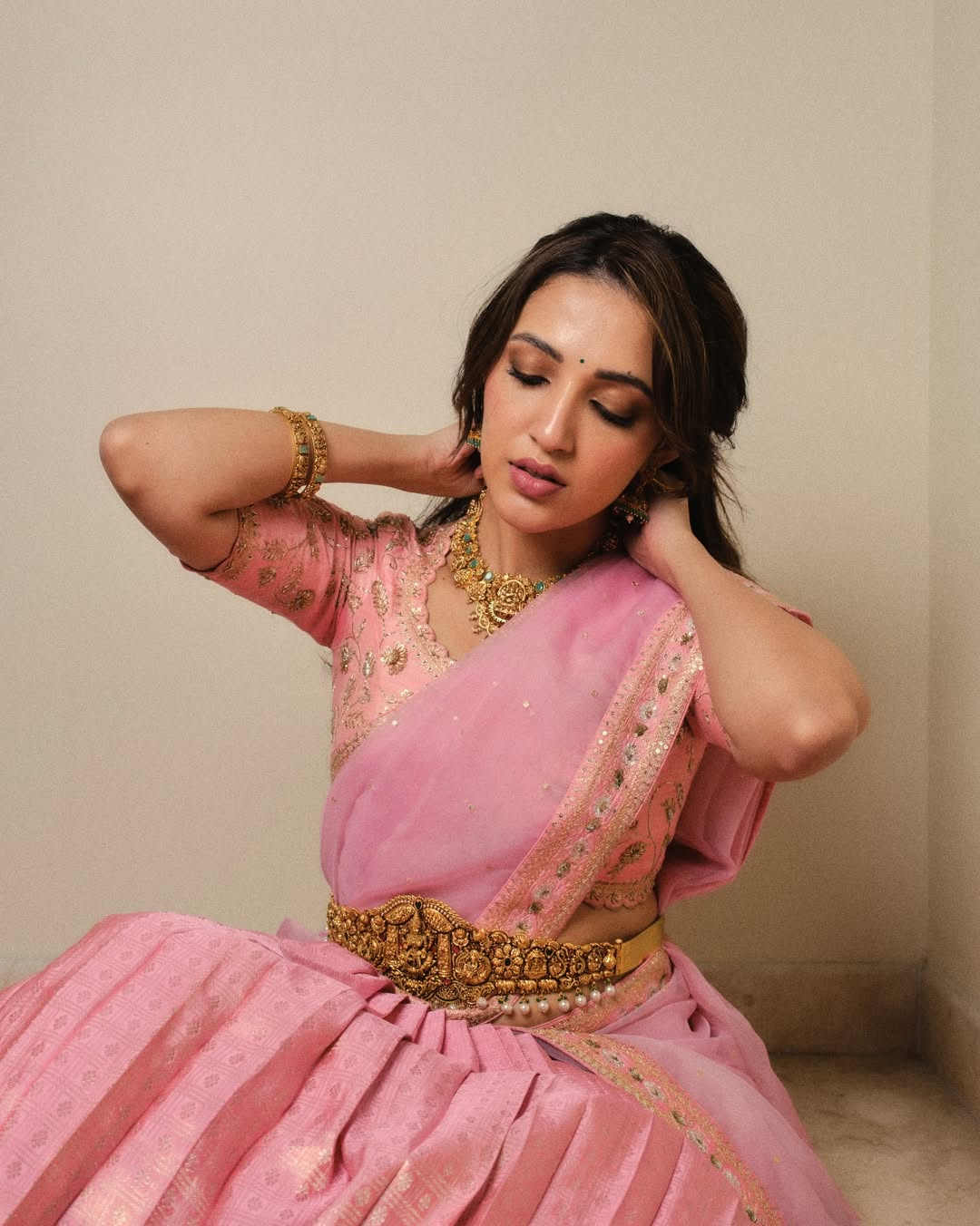 Neha Shetty stuns in soft pink saree, embraces timeless elegance Neha Shetty stuns in soft pink saree, embraces timeless elegance