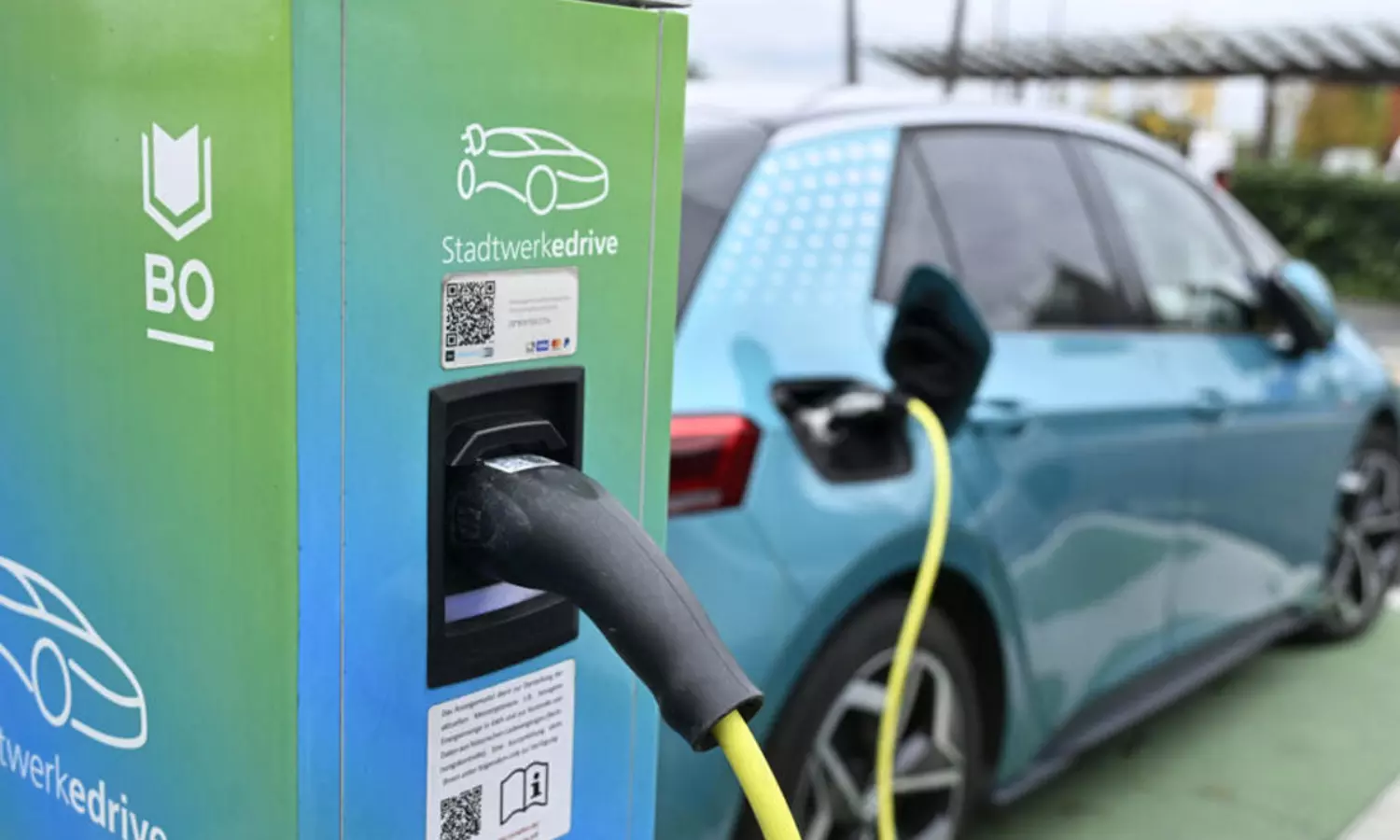 పెట్రోల్, డీజిల్ కార్లపై పూర్తి నిషేధం.. ఈయూ బ్యాక్ స్టెప్ వెనుక! పెట్రోల్, డీజిల్ కార్లపై పూర్తి నిషేధం.. ఈయూ బ్యాక్ స్టెప్ వెనుక!