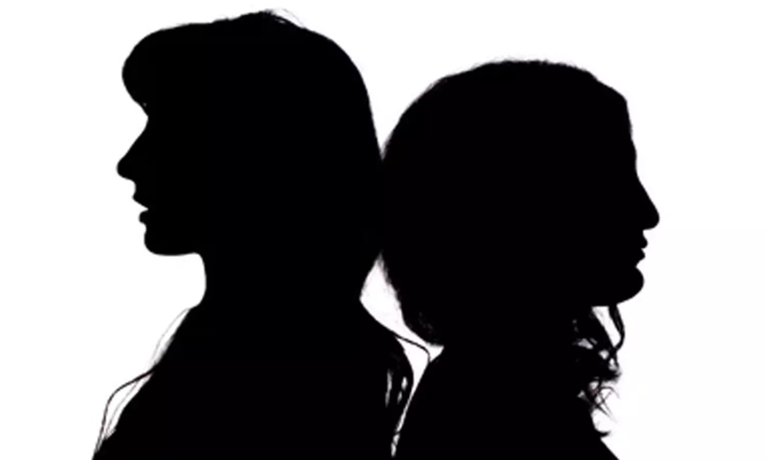 సౌత్ బ్యూటీకి బీ టౌన్ లో కష్టాలు.. ఆమె వల్లేనట!