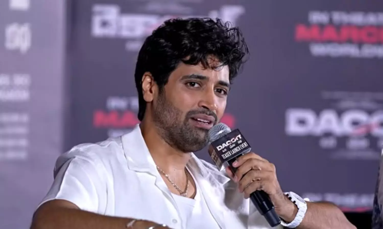 సముద్రంలో చాలా చేపలుంటాయి.. కానీ మేము గోల్డ్ ఫిష్ సముద్రంలో చాలా చేపలుంటాయి.. కానీ మేము గోల్డ్ ఫిష్