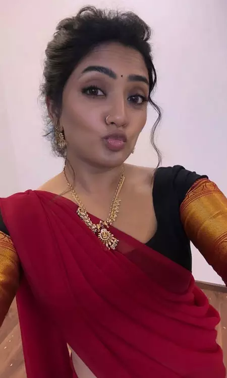 Eesha Rebba Drops New Photos 3 Roses Vibe