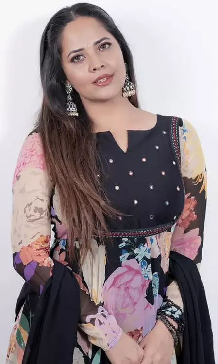 Anasuya Bharadwaj’s New Look Wins Quiet Appreciation Online