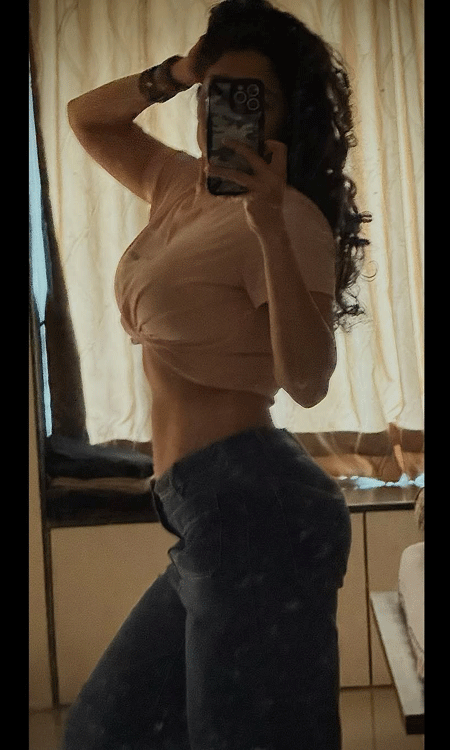 Ritika Singh stuns in mirror selfie with confident body positive glow