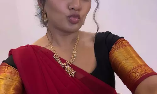 Eesha Rebba Drops New Photos 3 Roses Vibe