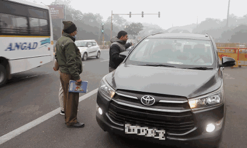 పెట్రోల్ కొట్టించుకోవాలంటే సర్టిఫికేట్ ఉండాల్సిందే !