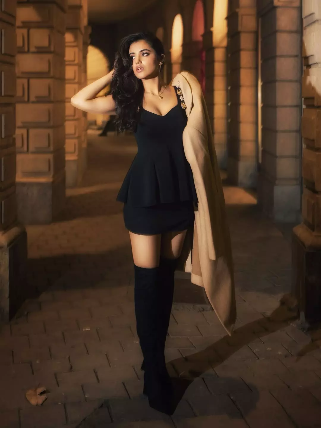 Malvika Sharma Back To Style Game That Everyone Admire Malvika Sharma Back To Style Game That Everyone Admire