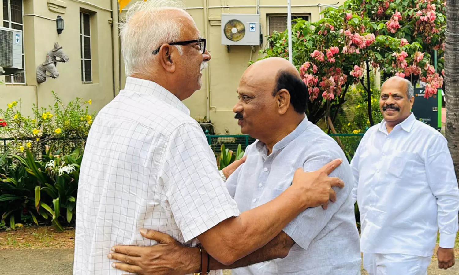 అశోక్...అయ్యన్న...ఇద్దరు మిత్రులు అశోక్...అయ్యన్న...ఇద్దరు మిత్రులు