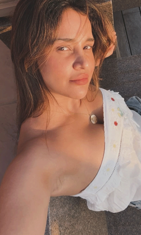 Aisha Sharma stuns in sun-kissed casual chic look