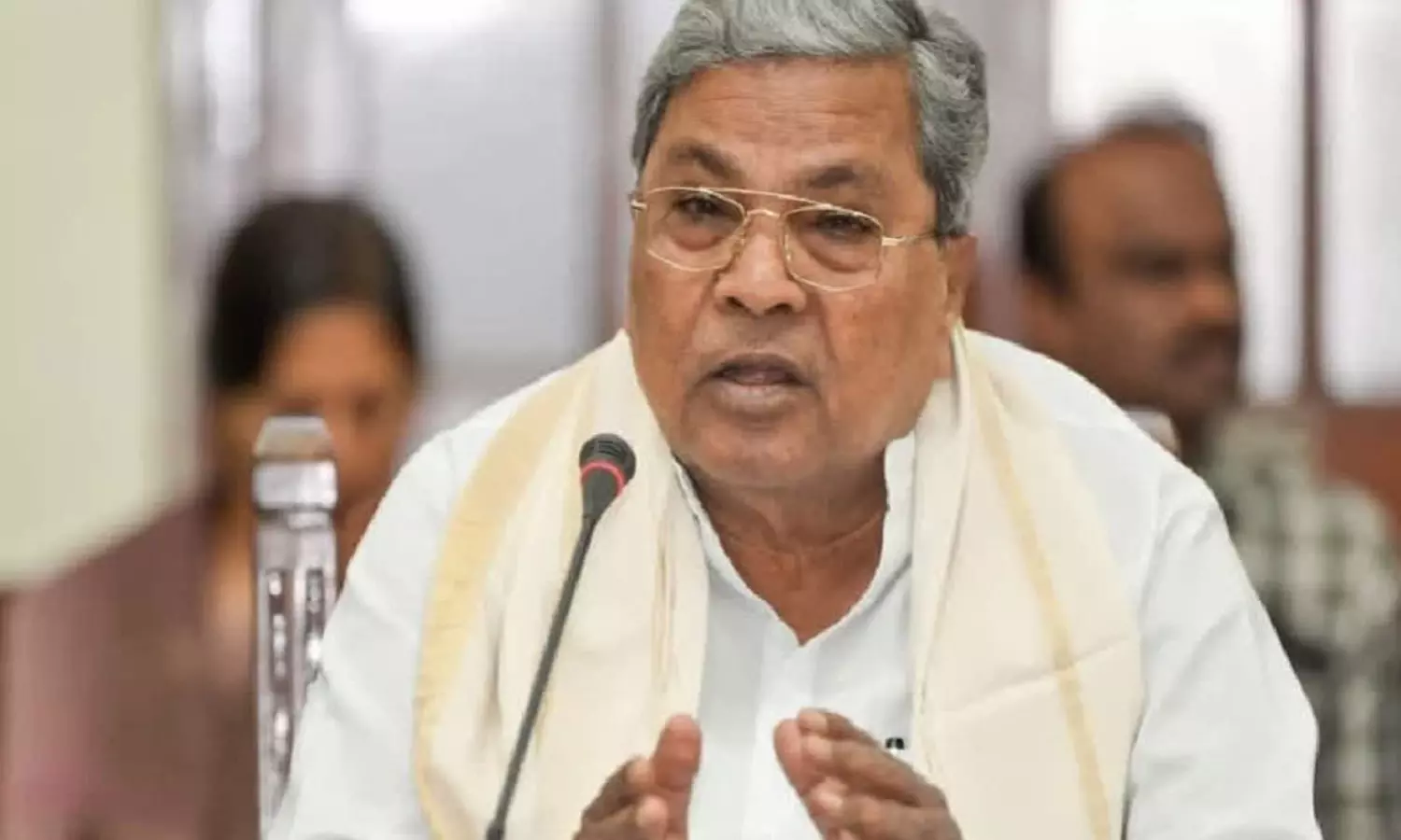 సీఎం కుర్చీ వదలనంతే...కర్ణాటక సీఎం సిద్ధరామయ్య