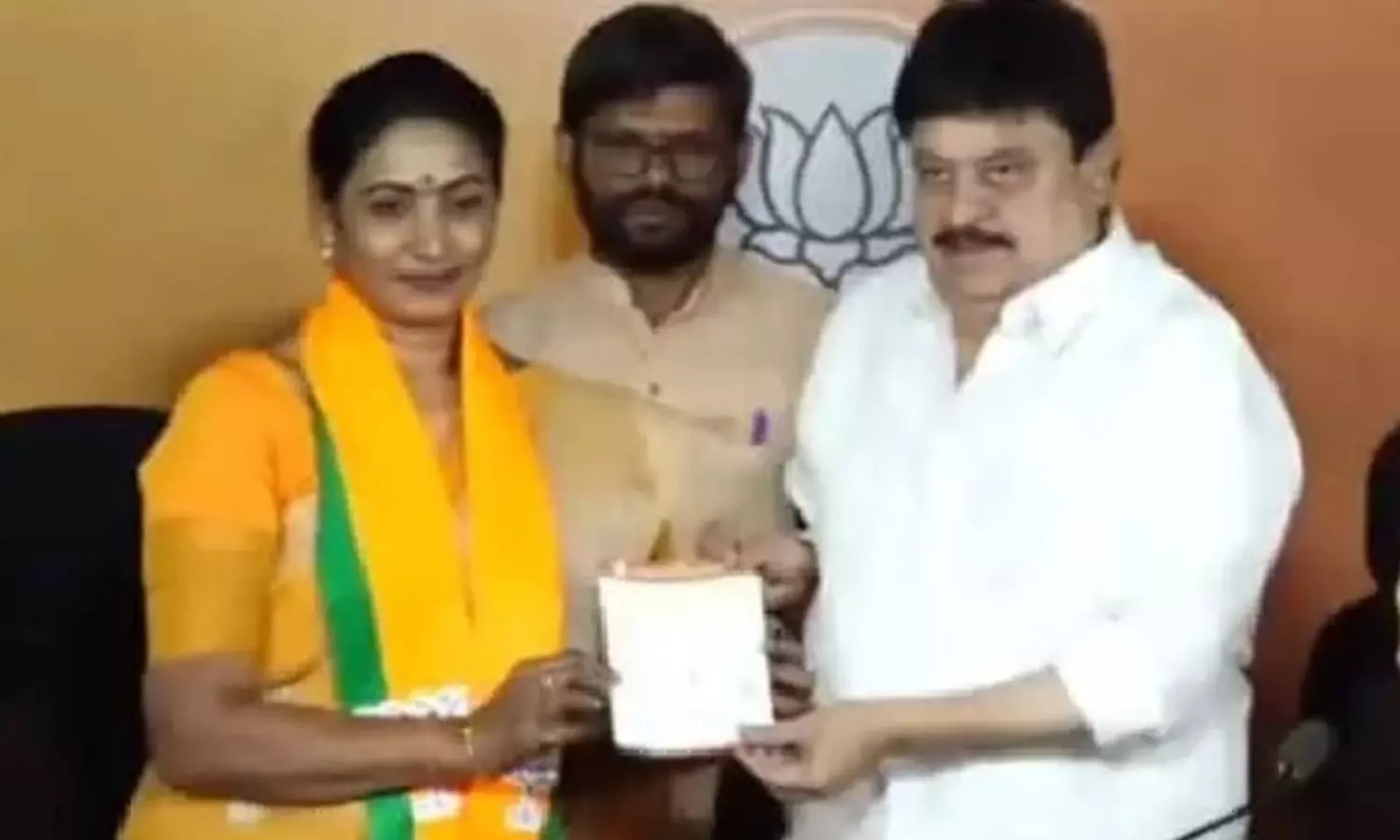 ప్రముఖ సీనియర్ నటి ఆమని సంచలన నిర్ణయం