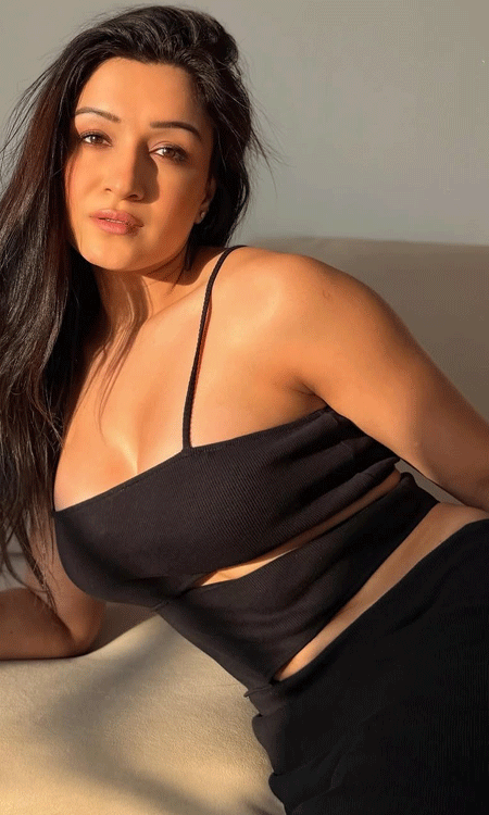 Sultry in Black: Shefali Baggas Golden Hour Glow