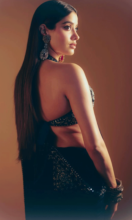 Janhvi Kapoor dazzles in black velvet saree for ndtv actor of the year win