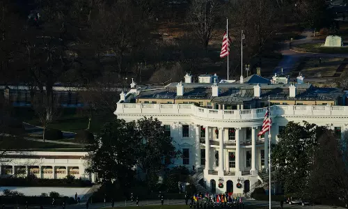 వైట్ హౌస్ వెబ్ సైట్ హ్యాక్.. 8 నిమిషాలు అతడి వీడియోలు