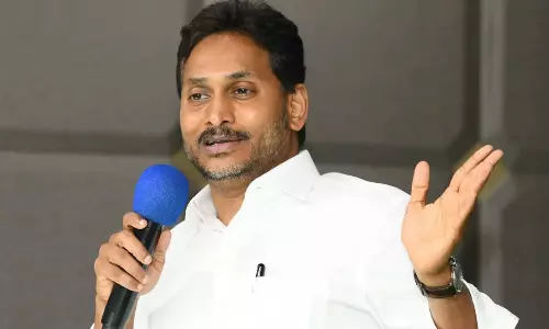 జనంలోకి జగన్...ఎందుకంత చర్చ  ?