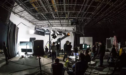 సినీ గ్లామ‌ర్ వెనుక మ‌రో క‌థ‌!