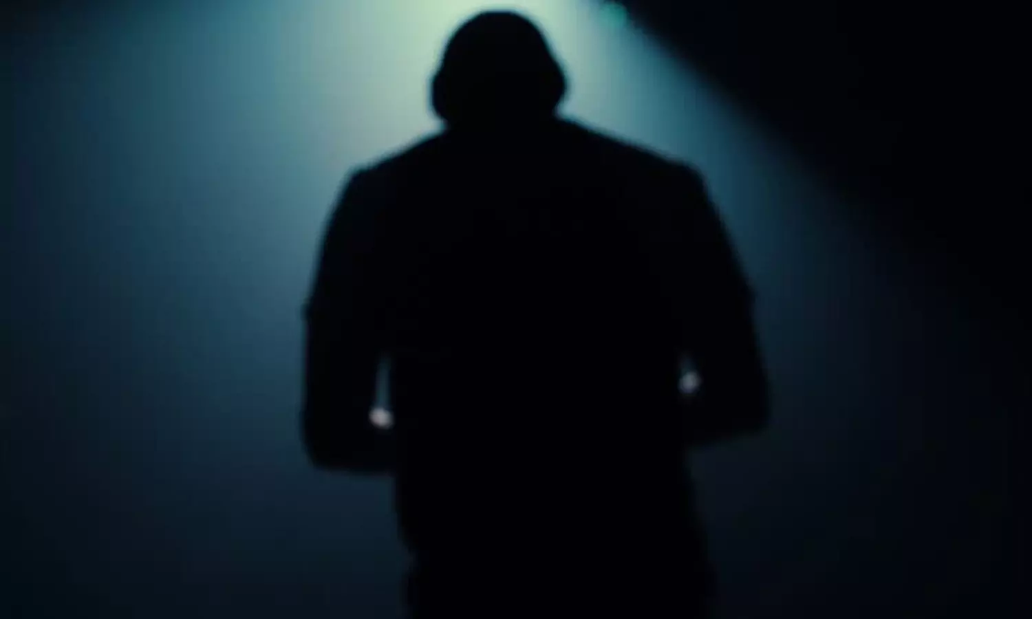 అగ్ర నిర్మాత పారితోషికం చెల్లించ‌లేద‌ని కోర్టుకు