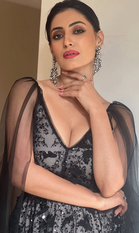 Shivangi Verma’s glamorous look wins hearts on social media