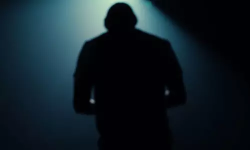 అగ్ర నిర్మాత పారితోషికం చెల్లించ‌లేద‌ని కోర్టుకు