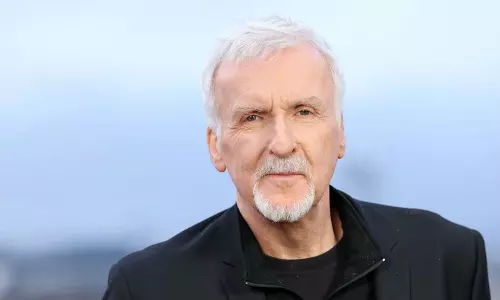 ప్ర‌స‌వ వేద‌న‌తో ఉన్న‌ప్పుడు రాబోవు బిడ్డ గురించి అడుగుతారా? కామెరూన్ ఛ‌మ‌త్కారం!