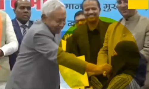 నితీష్  హిజాబ్  తొలగించిన వైద్యురాలు బీహార్  ను వదిలి  వెళ్లిపోయారా..!