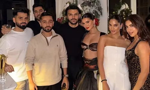 తారా క్రిస్మ‌స్ పార్టీలో సీక్రెట్ బోయ్‌ ఎవ‌రో కానీ..