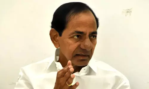 స్టార్ హోటల్ వంట మనుషులతో సంతకాలా? చంద్రబాబుపై కేసీఆర్ సెటైర్