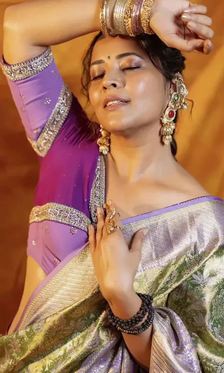 Anasuya’s Latest Saree Photos Add Soft Charm to Social Media