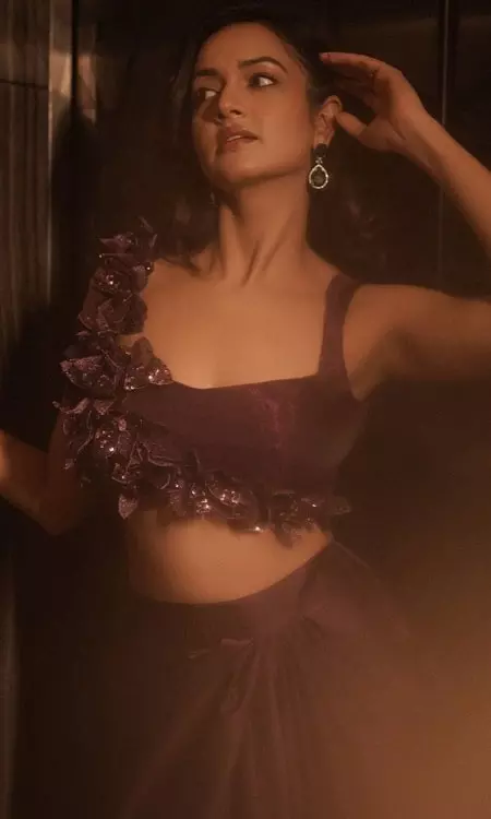 Shanvi Srivastava’s glamorous portrait grabs social media attention