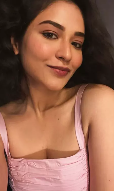 Priyanka Jawalkars Candid Selfie Wins Hearts Online