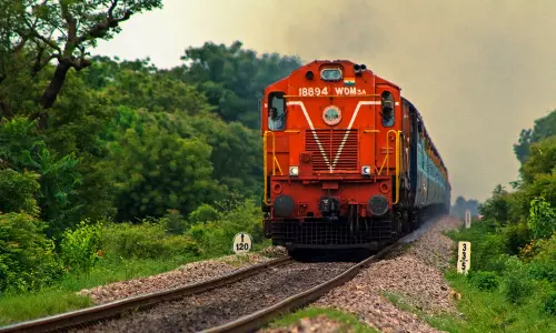 పెద్ద పండుగ ముందు రైల్వే భారీ  షాక్