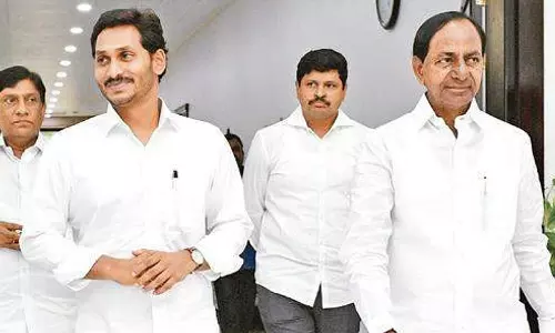 కేసీఆర్ బయటకు వచ్చారు...జగన్ కూడా యాక్టివ్ అవుతారా ?