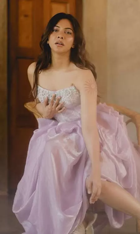 Madonna Sebastians Dreamy Lavender Look