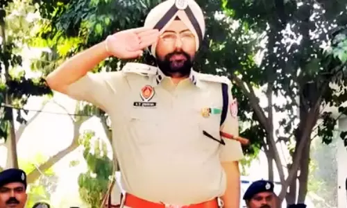 లాభాల ఆశకు పోయి సైబర్ నేరగాళ్ల ఉచ్చులో పడి మాజీ ఐపీఎస్ సూసైడ్