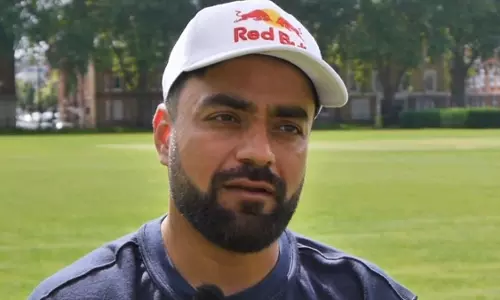 కాబూల్.. గుబుల్..! బుల్లెట్ ప్రూఫ్ కారులో క్రికెట‌ర్ ర‌షీద్ ఖాన్