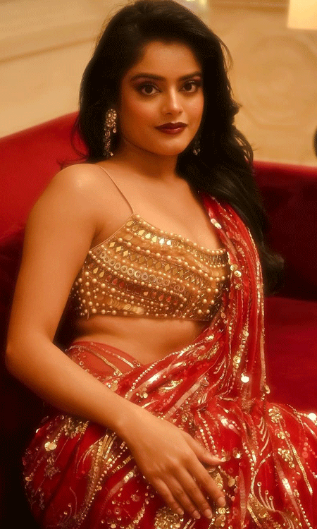 Ridhi Kumar stuns in regal red saree at jiohotstar south unbound event