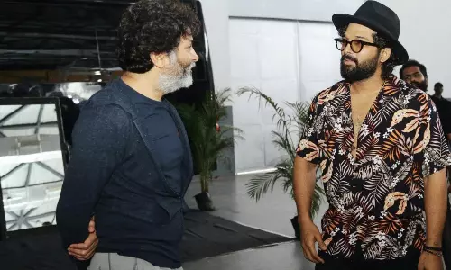 తారక్ ప్లేస్ లోకి బన్నీ.. గురూజీ న్యూ ప్లాన్ ఇదే!