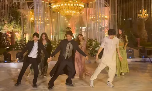 కొడుకులతో కలిసి డాన్స్ ఇరగదీసిన స్టార్ హీరో.. వీడియో వైరల్!