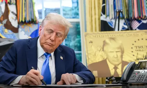 H-1B వీసాలపై $1 లక్ష ఫీజు: ట్రంప్ నిర్ణయానికి ఫెడరల్ కోర్టు గ్రీన్ సిగ్నల్!