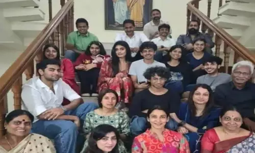 ఒకే ఫ్రేమ్ లో జగన్, విజయమ్మ.. షర్మిలమ్మ ఎక్కడమ్మా..!